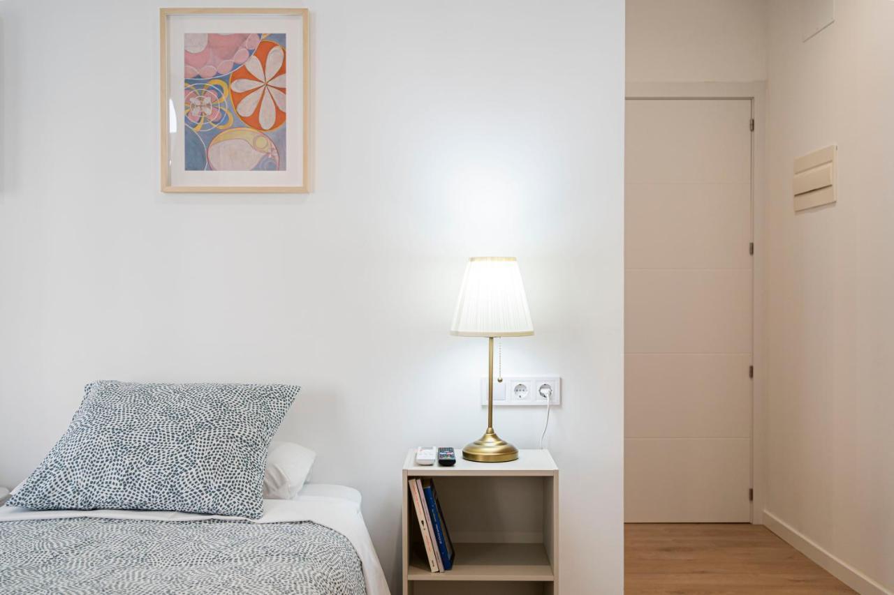 Room Plaza Espana Мадрид Экстерьер фото